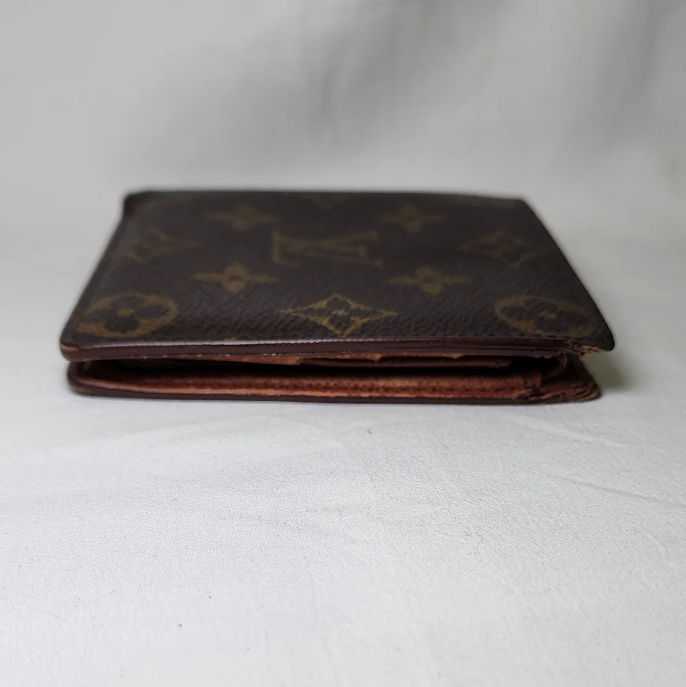 Louis Vuitton Monogram Bi-Fold - Picture 9 of 15